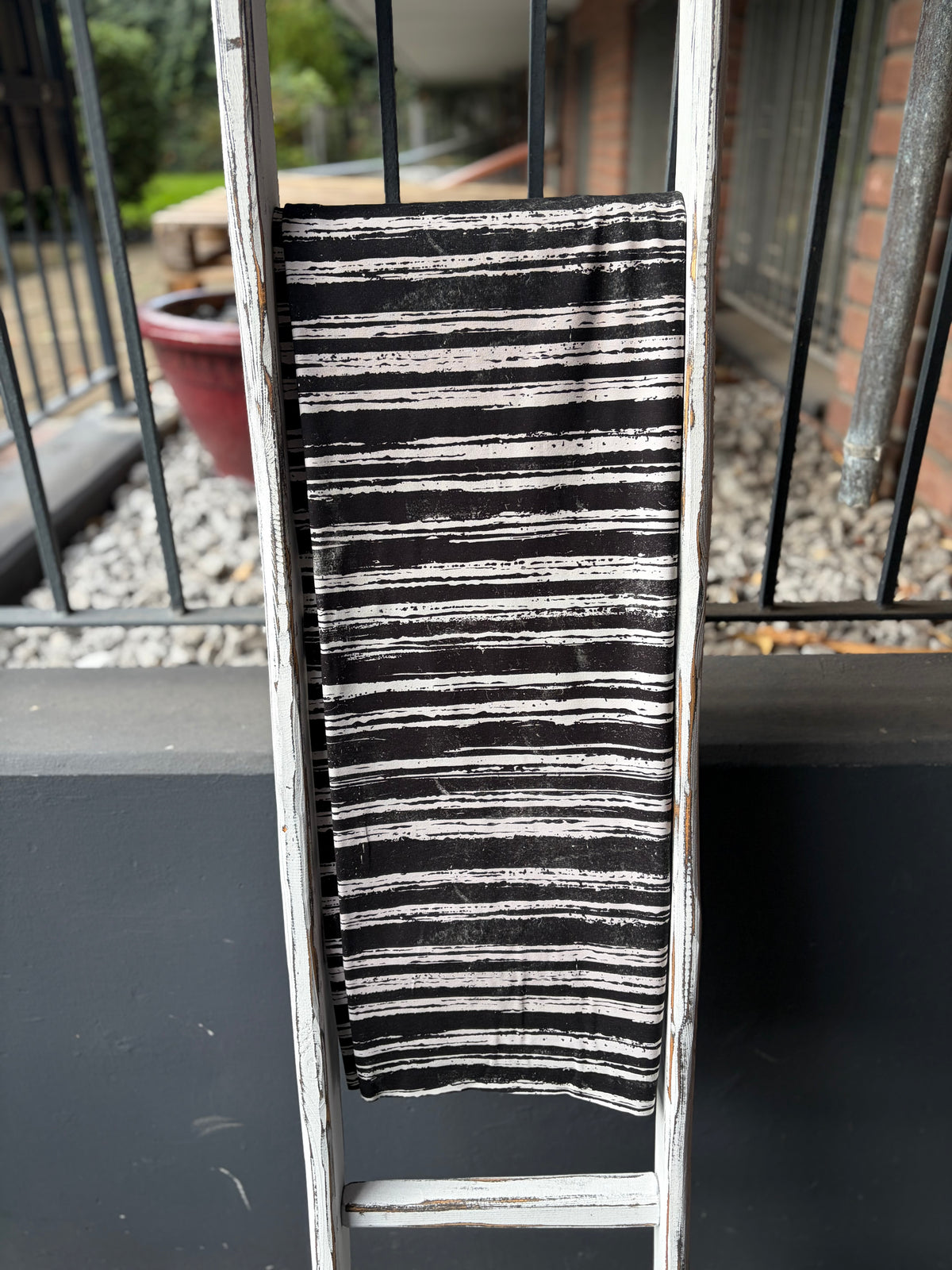 0,5m French Terry Grungestripes schwarz weiß