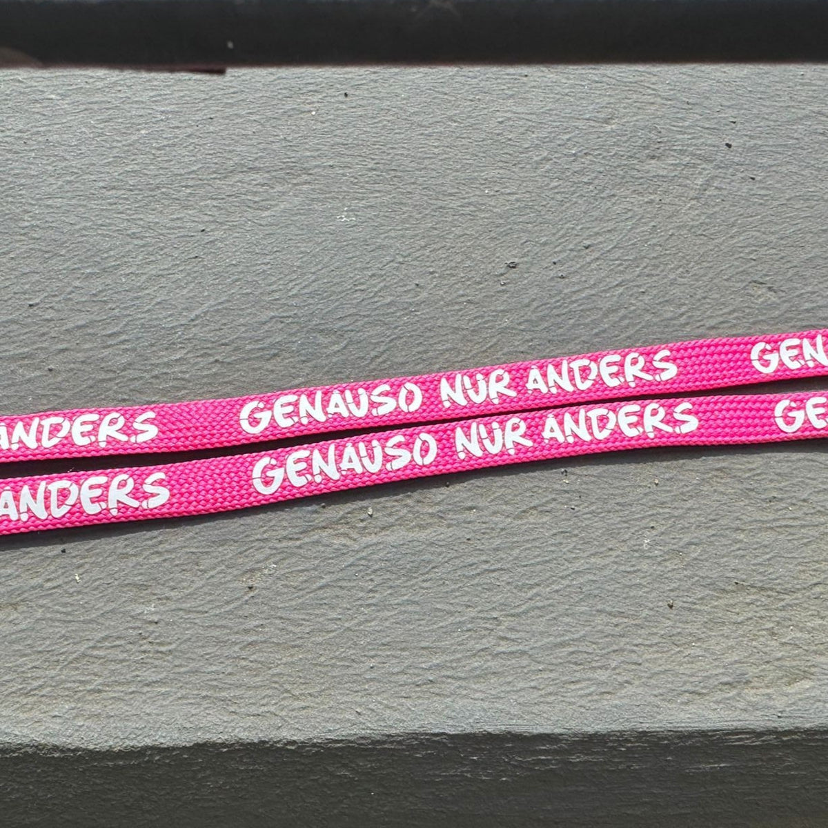 Flachkordel 1m "Genauso nur anders" pink