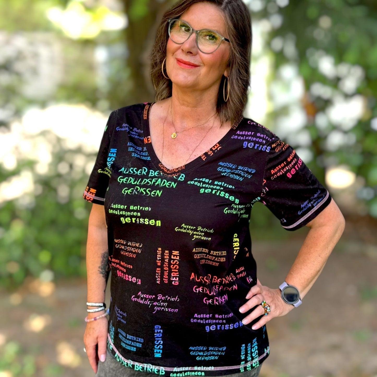 Gestalte hier dein Lieblingsshirt mit V-Ausschnitt