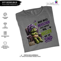 Bügelbild man muss Menschen auch mal so scheisse nehmen wie sie sind schwarz bunt